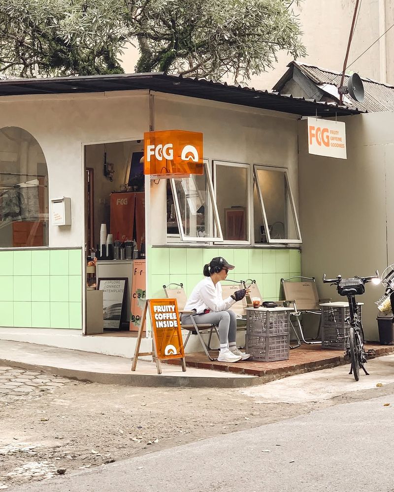 5 Tempat Ngopi 'Mungil' di Jalan Gempol Bandung Buat Nyantai, 1. Oseebo Coffee Gempol, 2. Little Contrast, 3. FCG Coffee, 4. Kopi Kang Kamal, 5. Kopi Salarea