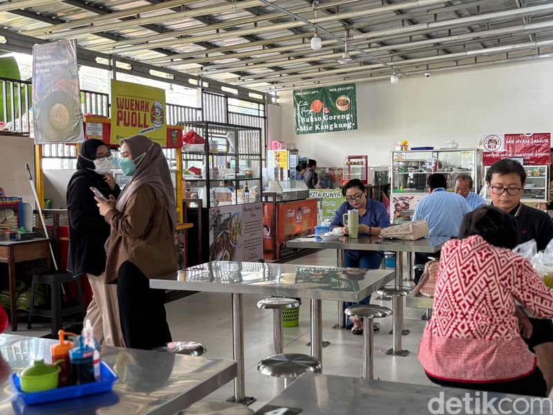 Kantin Sekolah di Gading Serpong Ini Tawarkan Misoa hingga Crepes Enak, 1. Punya wajah baru, 2. Misoa hingga Nasi Telur yang mengenyangkan, 3. Tempat favorit ibu-ibu kulineran, 4. Crepes hingga es jeruk yang menyegarkan, 5. Tempat nyaman dan transaksi mudah