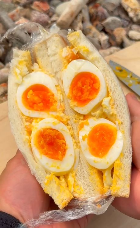 Array,Rebus Telur di Mata Air Panas, Pria Ini Lanjut Bikin Sandwich