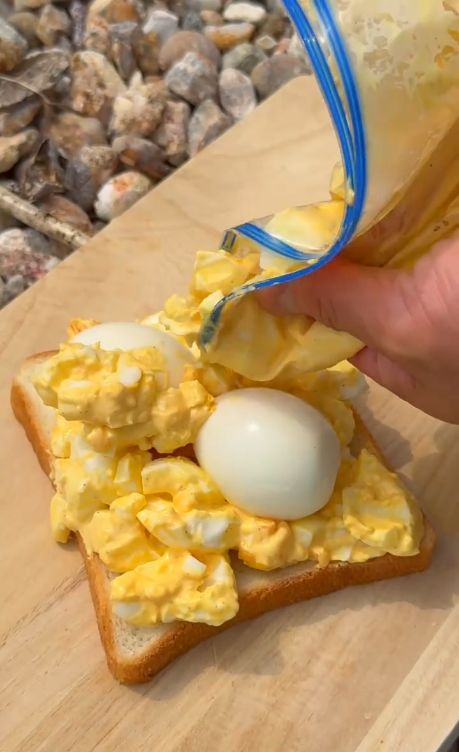 Array,Rebus Telur di Mata Air Panas, Pria Ini Lanjut Bikin Sandwich