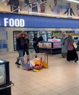 Array,Heboh! Suami Ngamuk di Supermarket Marahi Istri yang Belanja Banyak