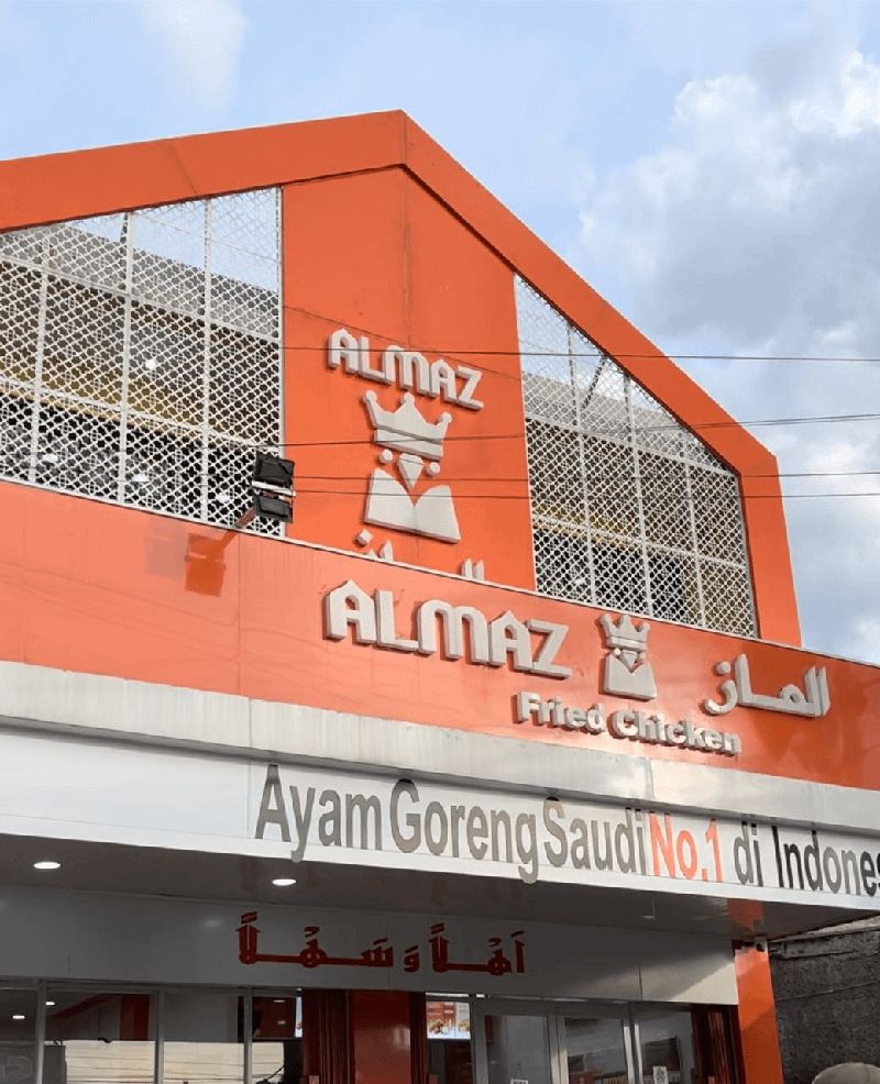 4 Fakta Almaz Fried Chicken, Gerai Ayam Goreng Arab Asal Indonesia, 1. Didirikan tahun 2024, 2. Racikan ayam goreng unik, 3. Punya nilai spiritual tinggi, 4. Kenikmatan ayam goreng berbumbu Arab