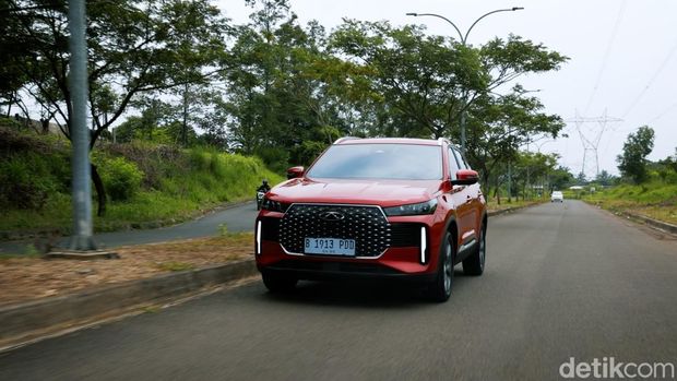 Murah Tapi Gak Murahan! Begini Rasanya Pakai Chery Tiggo Cross untuk Harian, Desain Simpel Tapi Nggak Nanggung, Kabin Lega dan Fungsional, Rasa Berkendara: Santai Buat Harian, Cuma Dapat 13,3 km/Liter untuk Harian, Irit Nggak?, Handling dan Suspensi, Fitur Cukup Lengkap di Kelasnya, Kesimpulan: Worth It Buat Harian, tapi...