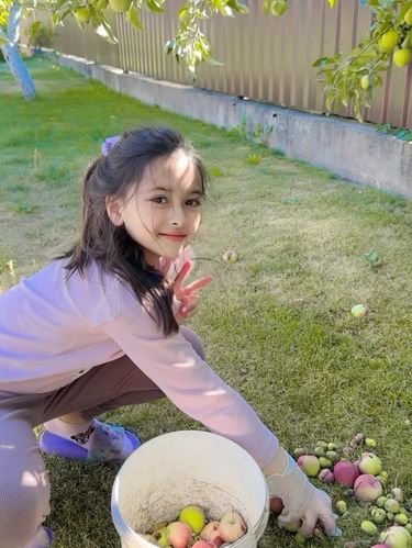 Array,Viral Orangtua Kandung Gadis yang Dijuluki 'Anak Tercantik di Dunia'