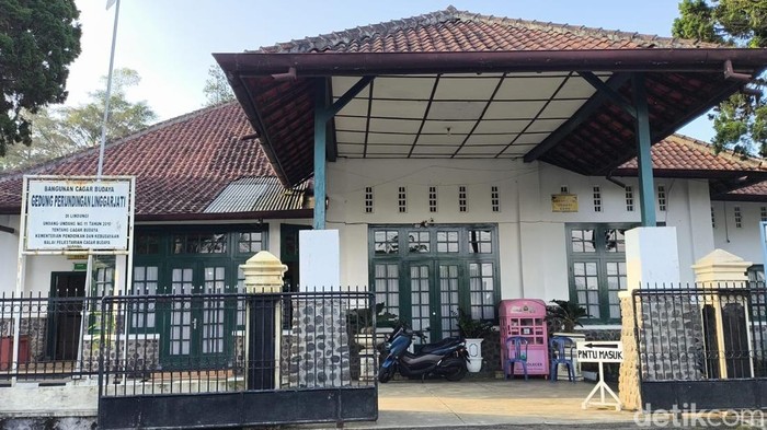 13 Wisata Kuningan untuk Healing, Destinasi Terbaik dan Instagramable, Taman Nasional Gunung Ciremai, Telaga Biru Cicerem, Kebun Raya Kuningan, Woodland, Curug Putri Palutungan, Objek Wisata Cibulan, Sangkan Resort Aqua Park, Museum Taman Purbakala Cipari, Gedung Perundingan Linggarjati, Waduk Darma Kuningan, Lembah Cilengkrang, Bukit Seribu Bintang, Lamping Kidang Kuningan