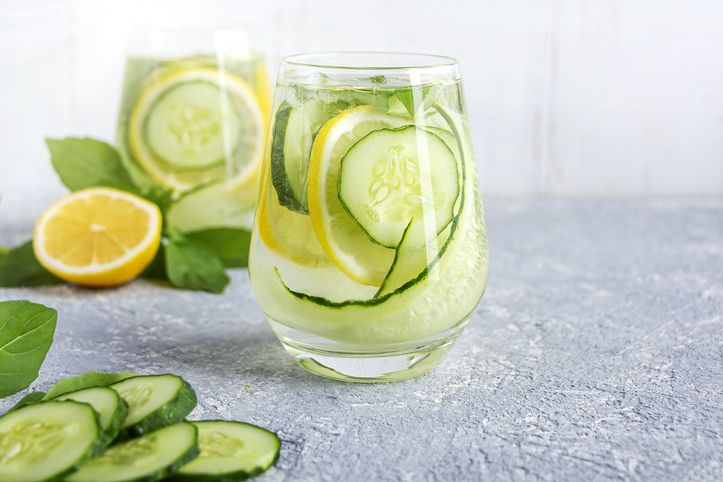 5 Manfaat Minum Air Lemon Mentimun Saat Perut Kosong di Pagi Hari, 1. Melancarkan pencernaan dan kesehatan usus, 2. Meningkatkan hidrasi, 3. Bagus untuk manajemen berat badan, 4. Tinggi antioksidan, 5. Mampu menyeimbangkan pH