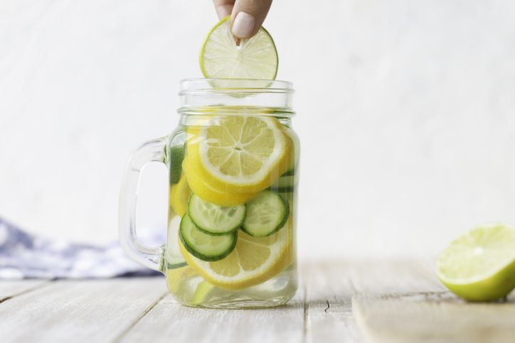 5 Manfaat Minum Air Lemon Mentimun Saat Perut Kosong di Pagi Hari, 1. Melancarkan pencernaan dan kesehatan usus, 2. Meningkatkan hidrasi, 3. Bagus untuk manajemen berat badan, 4. Tinggi antioksidan, 5. Mampu menyeimbangkan pH