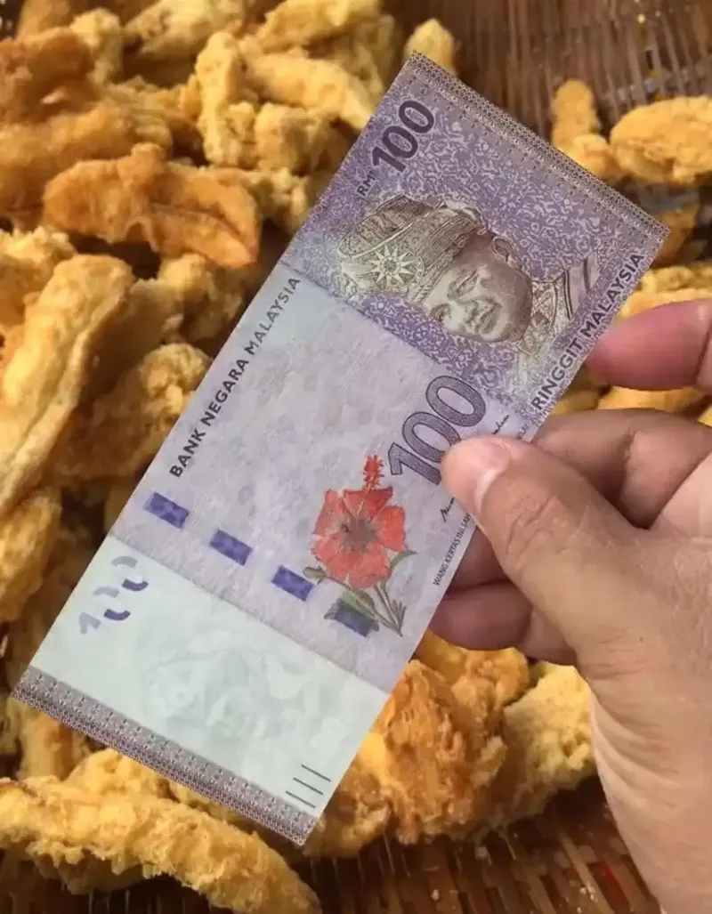 Array,Duh! Tukang Pisang Goreng Kena Tipu Pembayaran Uang Palsu