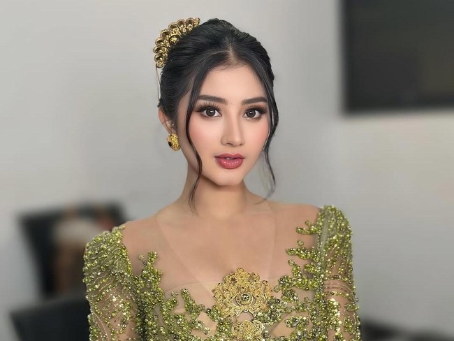 6 Fakta Dagu Belah Ghea Youbi, Warisan Genetik yang Bikin Wajah Makin Manis, 1. Dagu Belah Dianggap Unik, 2. Apa Itu Dagu Belah?, 4. Terjadi Sejak Dalam Kandungan, 6. 'Tidak Sempurna', tapi Menawan