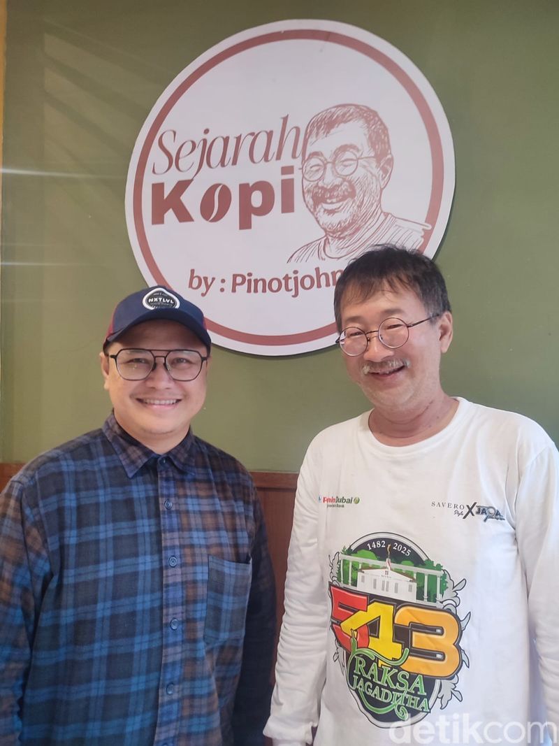 Array,Menyeruput Sambil Belajar Riwayat Kopi di Bogor Bersama Pinot Johnny