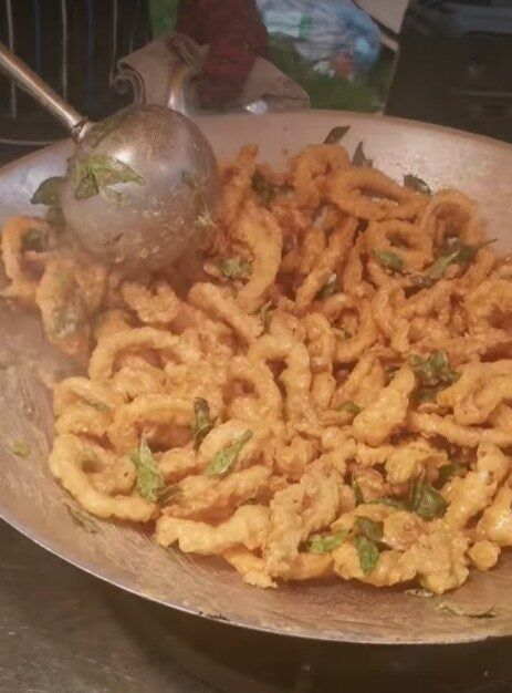 Array,Pesanan Cumi Goreng Tidak Panas, Pelanggan Nekat Lempar ke Penjual!