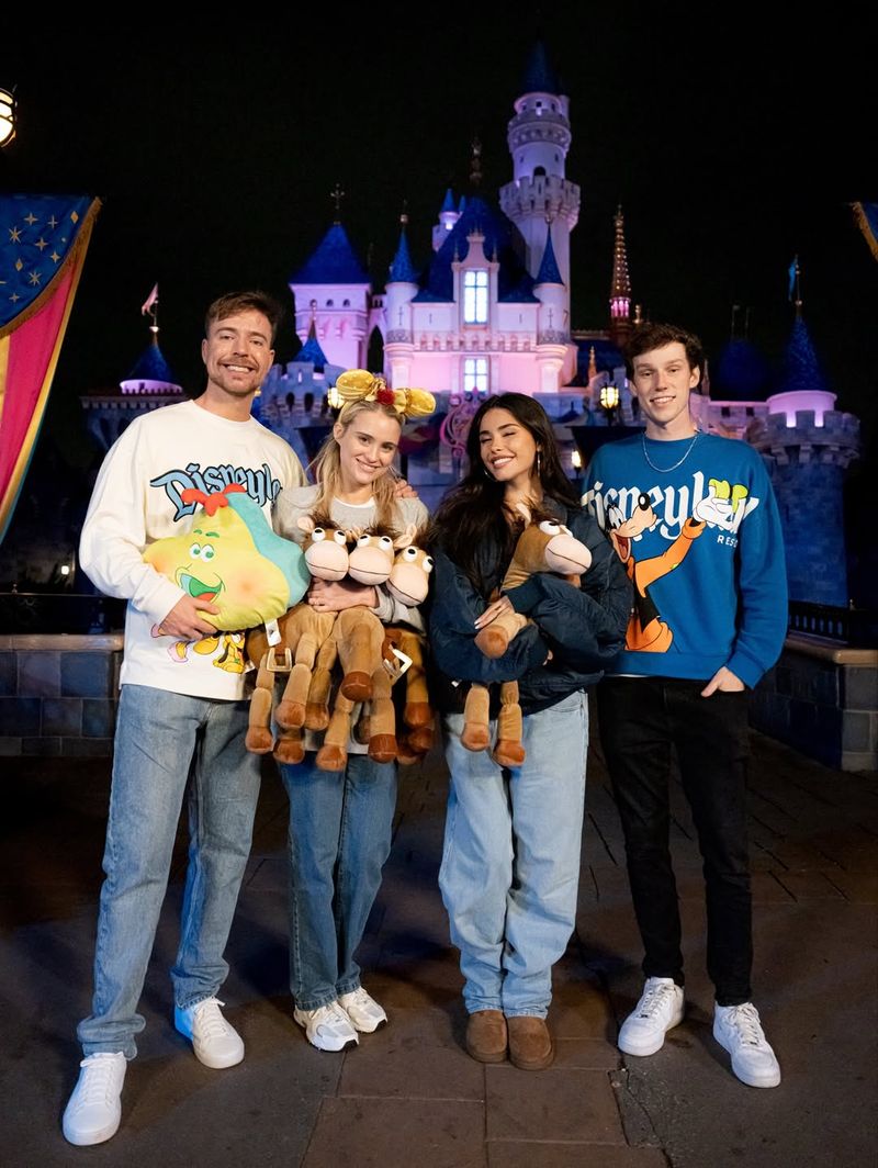 Array,YouTuber MrBeast Sewa Disneyland untuk Kencan Romantis, Rogoh Rp 8 Miliar
