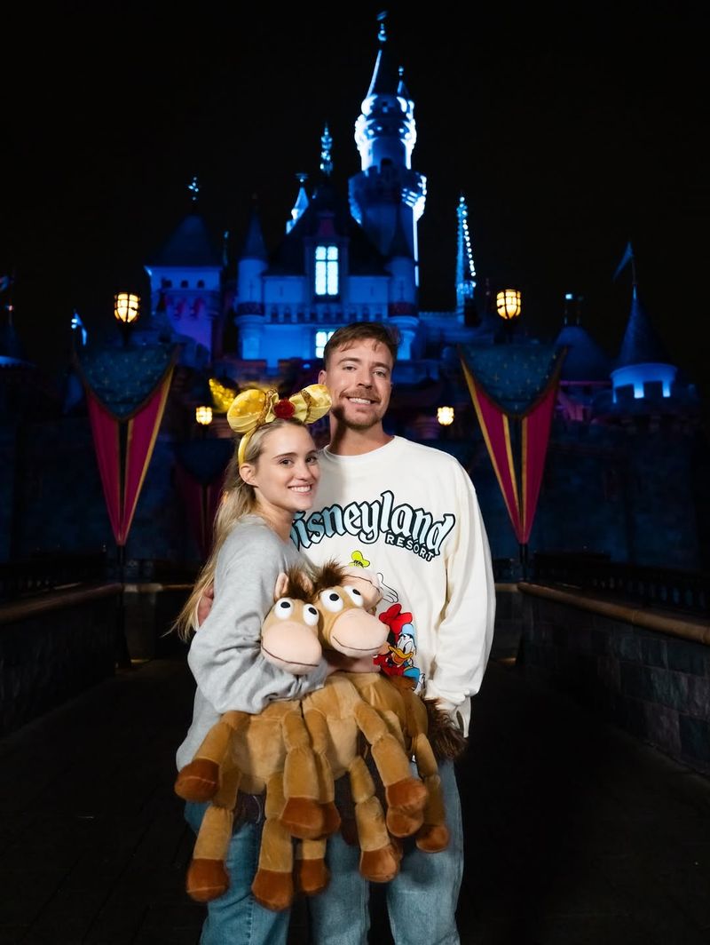 Array,YouTuber MrBeast Sewa Disneyland untuk Kencan Romantis, Rogoh Rp 8 Miliar