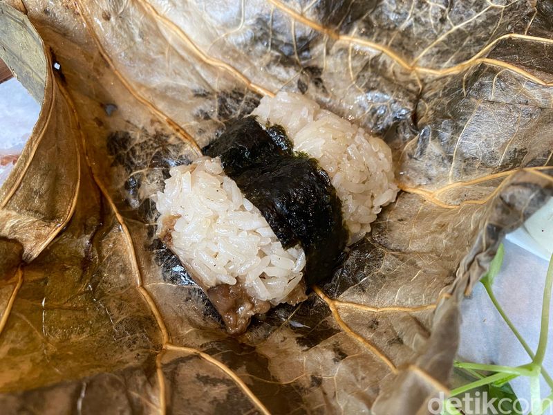 Come-Xia: Lezatnya Artisan Dimsum dan Nasgor ala Fujian di Apartemen Alsut, 1. Restoran Artisan Dimsum di dalam Apartemen, 2. Assorted Dim Sum yang Lezat, 3. Chili Oil Noodle &amp; Wonton Layak Dicoba, Cek Menu Lainnya di Halaman Selanjutnya!, 4. Nikmatnya Fujian Fried Rice