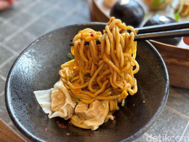 Come-Xia: Lezatnya Artisan Dimsum dan Nasgor ala Fujian di Apartemen Alsut, 1. Restoran Artisan Dimsum di dalam Apartemen, 2. Assorted Dim Sum yang Lezat, 3. Chili Oil Noodle &amp; Wonton Layak Dicoba, Cek Menu Lainnya di Halaman Selanjutnya!, 4. Nikmatnya Fujian Fried Rice
