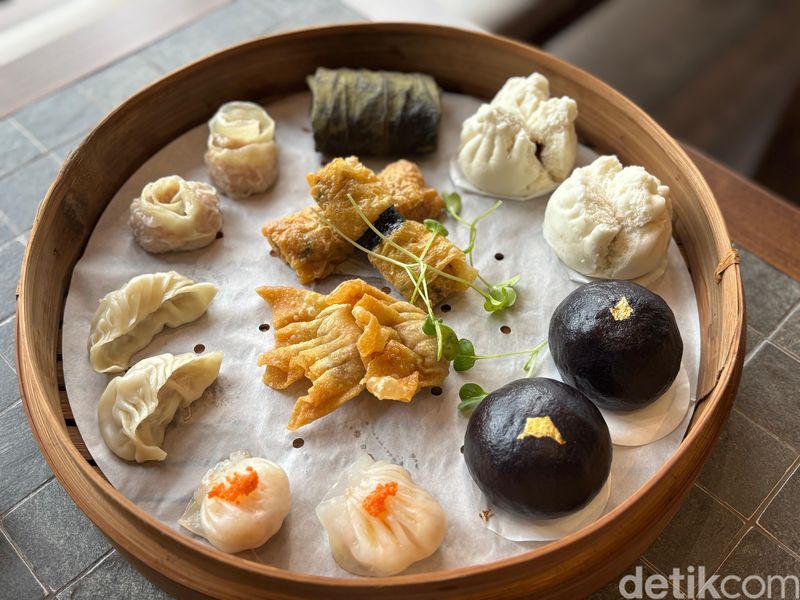 Come-Xia: Lezatnya Artisan Dimsum dan Nasgor ala Fujian di Apartemen Alsut, 1. Restoran Artisan Dimsum di dalam Apartemen, 2. Assorted Dim Sum yang Lezat, 3. Chili Oil Noodle &amp; Wonton Layak Dicoba, Cek Menu Lainnya di Halaman Selanjutnya!, 4. Nikmatnya Fujian Fried Rice