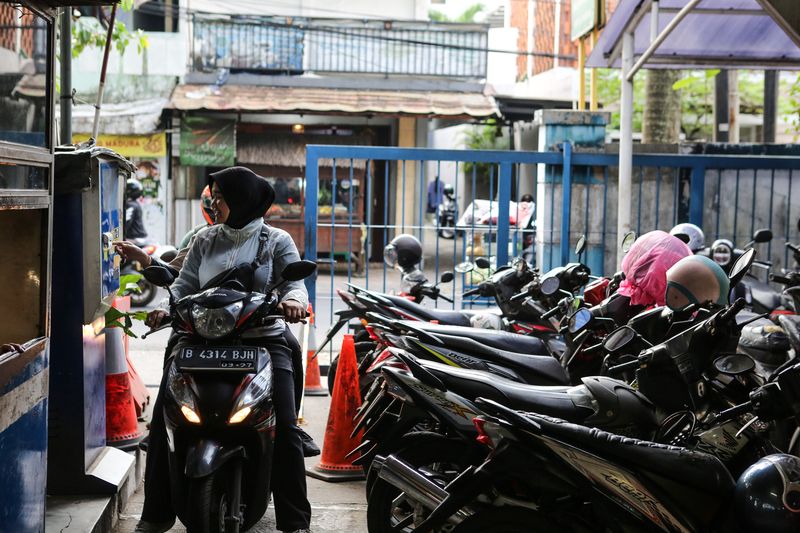 Array,Pramono Mau Naikkan Tarif Parkir di Jakarta, Begini Reaksi Ahok