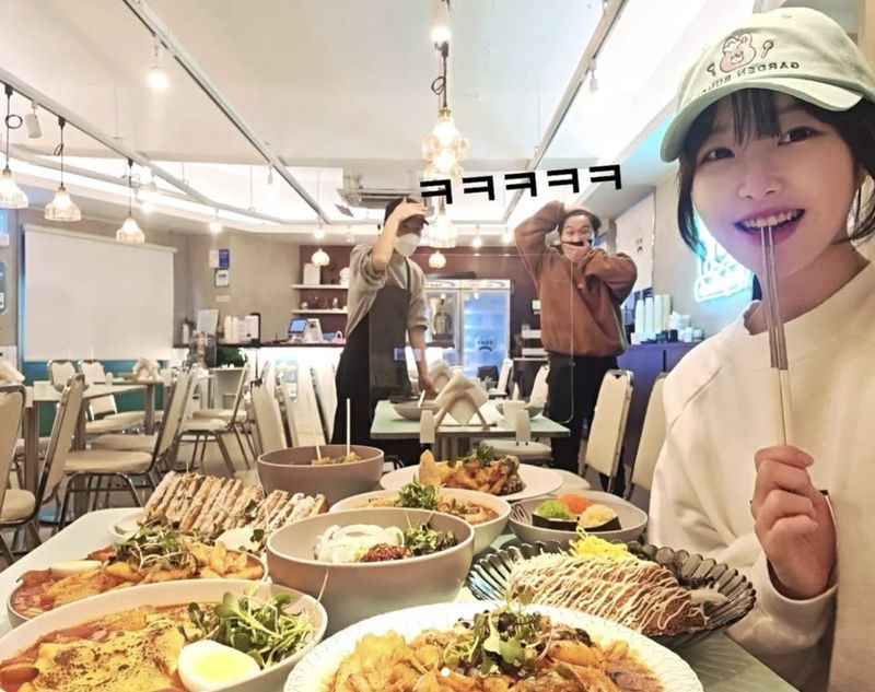 Array,Ayam Goreng Widuran Jadi Menu Pengajian dan Potret Tzuyang 'Ratu Mukbang'