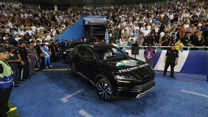 Array,Presiden Uzbekistan Kasih Mobil ke Timnas: Anda Lolos Piala Dunia, Silakan Bawa Pulang