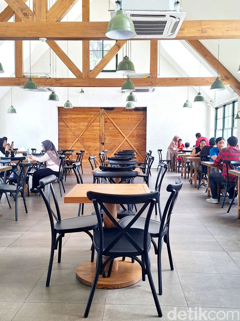 Array,Santap Sajian Gourmet Burger di BMB Burger Serpong, Resto Nuansa Kabin