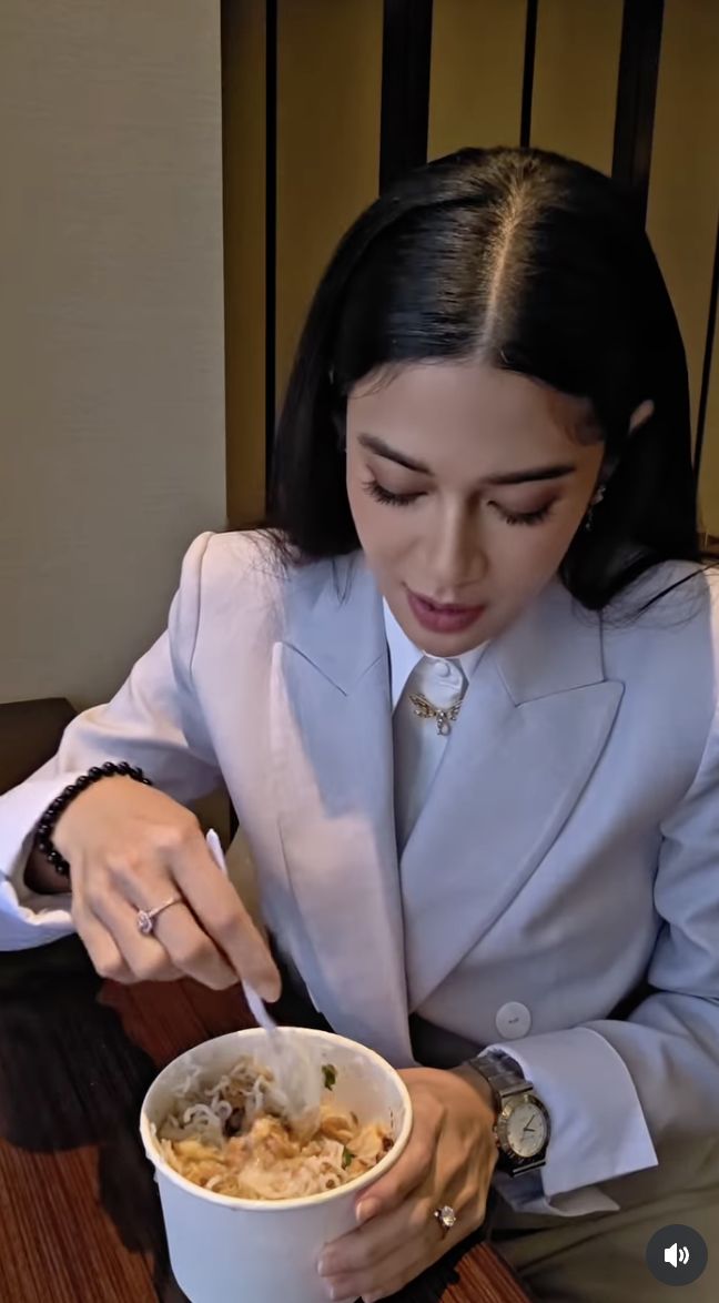 Array,Yeay! Dian Sastro Mantap Pilih Masuk Tim Bubur Diaduk