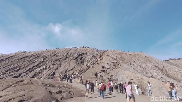 Array,12 Gunung untuk Pendaki Pemula di Jabar, Jateng, Jatim