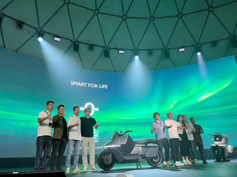 Array,Omoway Masuk ke Indonesia, Pamer Motor Listrik yang Bisa Jalan Sendiri
