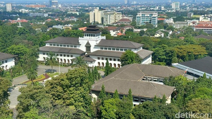 Itenerary 3 Hari 2 Malam di Bandung Budget Rp 500 Ribu, Hari 1-Tiba di Bandung dan menikmati kota, Hari 2-Wisata Sejarah dan Budaya, Hari 3-Persiapan pulang, Total Biaya