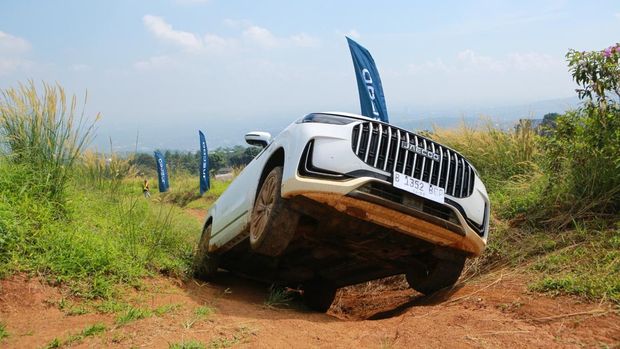 Array,Jajal Performa Offroad Jaecoo J8 AWD, SUV Ganteng yang Asyik Diajak Main Tanah