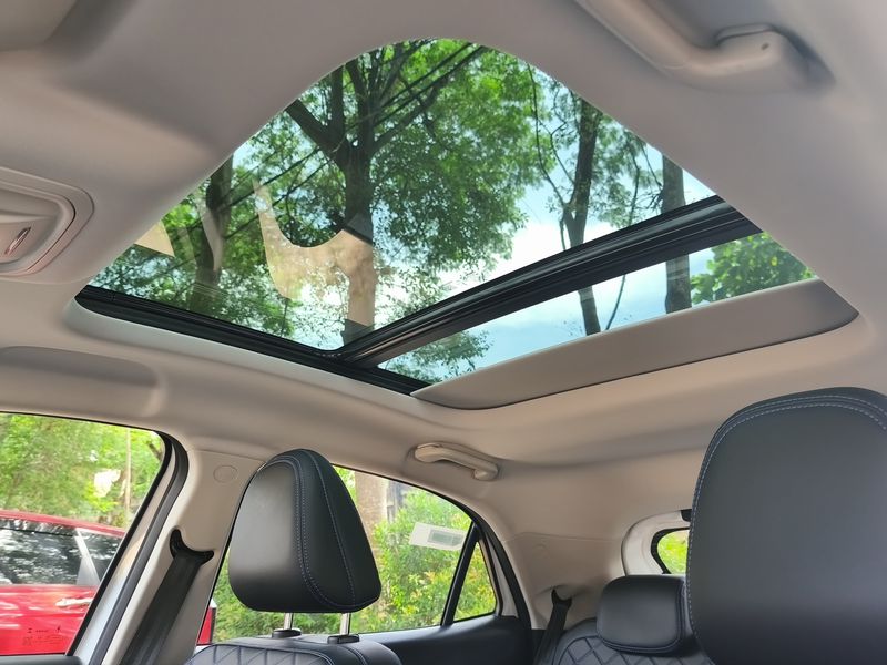 Spesifikasi GMW ORA 03: Ada Sunroof, 15 Fitur ADAS, Bisa Tempuh Jarak 400 Km, Desain dan Dimensi, Interior dan Fitur, Performa dan Baterai, Safety dan ADAS, Harga dan Pilihan Warna