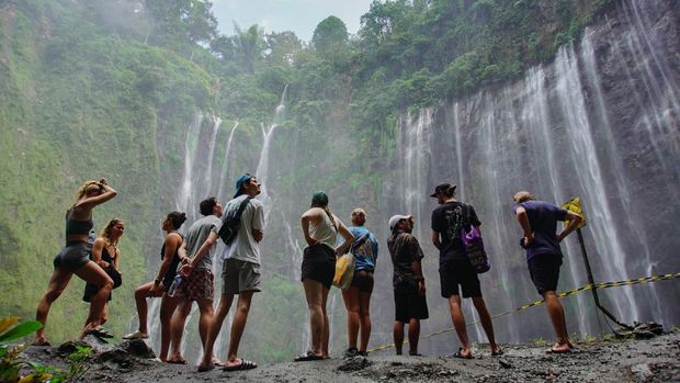 Kemegahan Air Terjun Tumpak Sewu, Niagara-nya Jawa Timur, Aktivitas yang Bisa Dilakukan di Air Terjun Tumpak Sewu Semeru, 1. Trekking, 2. Berburu Foto, 3. Bermain Air, 4. Camping, 5. Menikmati Sunrise dan Pemandangan Gunung Semeru, Fasilitas Air Terjun Tumpak Sewu Semeru, Harga Tiket dan Jam Operasional Air Terjun Tumpak Sewu Semeru, Tips Berkunjung ke Air Terjun Tumpak Sewu Semeru