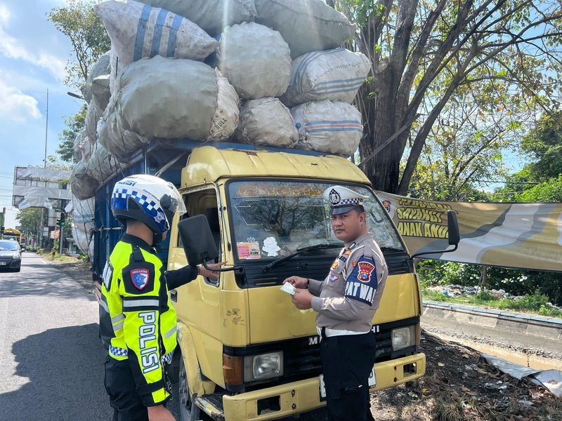 Array,Truk ODOL Biang Kerok Jalan Hancur, Bikin Negara Rugi Rp 41 Triliun/Tahun