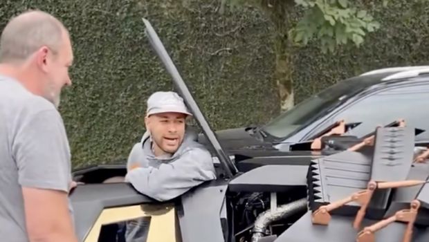 Array,Neymar Punya Mobil Batman: Harga Rp 25 M, Tak Bisa Dipakai di Jalan Raya