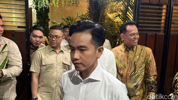 Array,Jangan Kaget Lihat Isi Garasi Gibran Rakabuming, Ada 'Barang Tua'