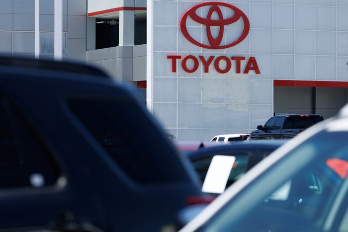 Array,Toyota Masih Raja Otomotif Dunia, tapi Mulai Tertekan di China