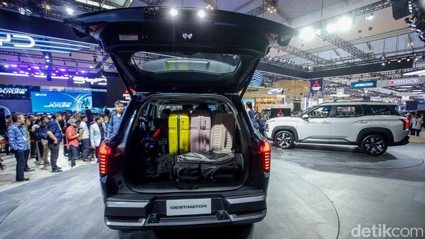 Sederet Kecanggihan Mitsubishi Destinator, Bikin Perjalanan Makin Nyaman, Layar Luas Bikin Puas, Audio Enggak Main-Main, Makin Canggih Connect ke HP, Kabin Lapang nan Canggih, Fitur Penting di Setiap Baris Kursi, Fitur Keselamatan Canggih