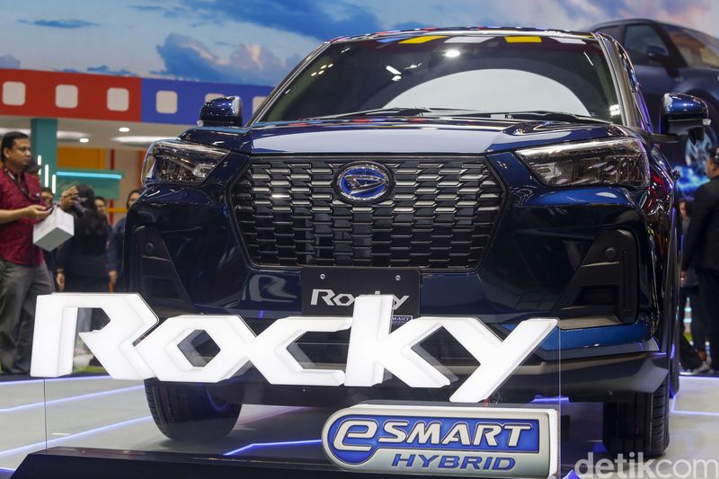 4 Mobil Hybrid di Bawah Rp 300 Juta, Pilih Mana Nih?, 1. Suzuki XL7 Hybrid, 2. Suzuki Ertiga Hybrid, 3. Daihatsu Rocky Hybrid, 4. Toyota Veloz Hybrid