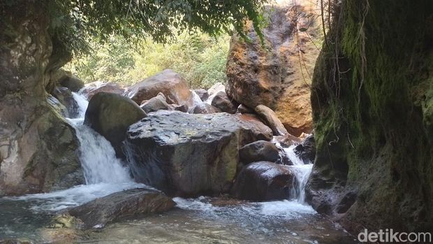 5 Rute Trekking Adem di Sentul untuk Liburan Musim Kemarau, 1. Rute Kawasan Gunung Pancar, 2. Rute Curug Leuwi Hejo, 3. Rute Curug Ciburial, 4. Rute Goa Agung Garunggang, 5. Sentul Eco Edu Tourism Forest