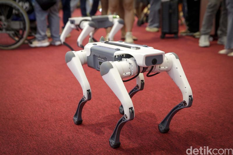 Tak Cuma Mobil Listrik, GIIAS 2025 Jadi Ajang Pamer Fitur dan Teknologi, Rangka Mobil Hingga Mobil Terbelah, Mobil Bahan Bakar Hidrogen, Baterai Direndam Air di Akuarium, Robot Unjuk Gigi