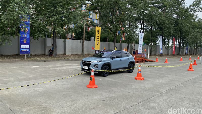 Tes Suzuki Fronx di GIIAS 2025: Rasakan Performa dan Kenyamanannya, Desain ala SUV Coupe, Kenyamanan Kabin, Kesenyapan Kabin dan Bantingan Suspensi, Performa Mesin Hybrid, Fitur ADAS