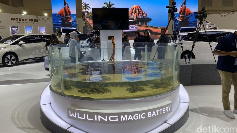 Tak Cuma Mobil Listrik, GIIAS 2025 Jadi Ajang Pamer Fitur dan Teknologi, Rangka Mobil Hingga Mobil Terbelah, Mobil Bahan Bakar Hidrogen, Baterai Direndam Air di Akuarium, Robot Unjuk Gigi