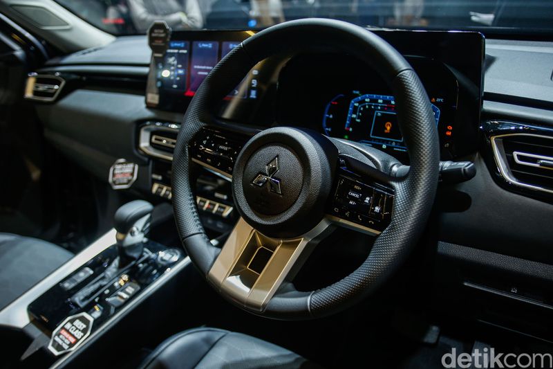5 Alasan Mitsubishi Destinator Jadi Teman Perjalanan Keluarga Terbaik, 1. Kabin Luas: Ruang Keluarga Kedua, 2. Mesin Turbo: Powerful, 3. Terbukti Irit, 4. Lima Mode Berkendara: Libas Semua Kondisi Jalan, 5. Sistem Keselamatan Komplet Tanpa Kompromi