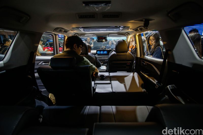Sederet Kecanggihan Mitsubishi Destinator, Bikin Perjalanan Makin Nyaman, Layar Luas Bikin Puas, Audio Enggak Main-Main, Makin Canggih Connect ke HP, Kabin Lapang nan Canggih, Fitur Penting di Setiap Baris Kursi, Fitur Keselamatan Canggih