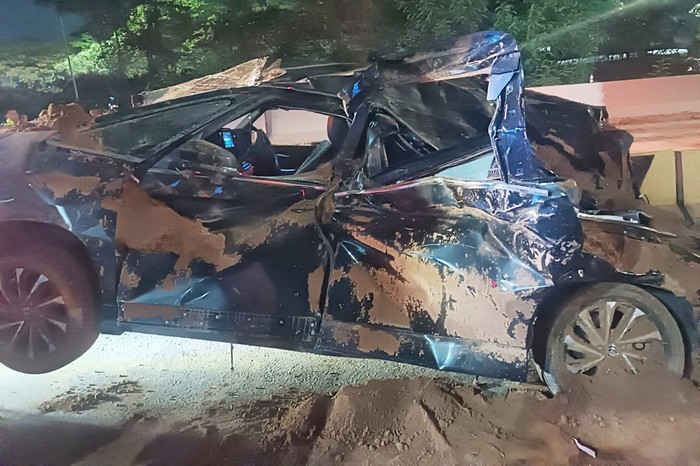 Array,Toyota Voxy Remuk Ditimpa Truk Tanah di Karawang, Bos Pabrik Part Otomotif Tewas