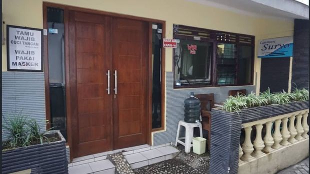 15 Hotel Terbaik Murah Dekat Malioboro Tinggal Jalan, Mulai Rp 85 Ribuan, 1. Losmen Mawar, 2. DBC Rooms Malioboro, 3. Losmen Suryo, 4. Losmen 2000 Tiga, 5. Citra Anda Losmen, 6. Hotel Karunia Yogyakarta, 7. Virgo 3 Homestay, 8. Losmen Setia Kawan, 9. De Patuk Homestay, 10. Red Palm Losmen Syariah, 11. The Packer Lodge Yogyakarta, 12. The Cabin Hotel Gandekan, 13. Niki Backpaker Malioboro, 14. Amarta Malioboro by Daphna Management, 15. Wanderlust Homestay