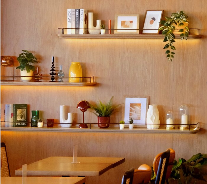 10 Kafe dan Resto di Kota Wisata Cibubur, Ada yang Halal Certified, 1. CU@CAFE Kota Wisata, 2. NOB Coffee &amp; Eatery, Kota Wisata Cibubur, 3. Prompt Space, 4. Main Street Dining &amp; Coffee, 5. Teras Rumah Nenek, 6. Platinum Resto &amp; Cafe-Living World Kota Wisata Cibubur, 7. Kopi Nako Kota Wisata, 8. Luna Coffee &amp; eatery, 9. Whiley, 10. Malacca Toast Cibubur