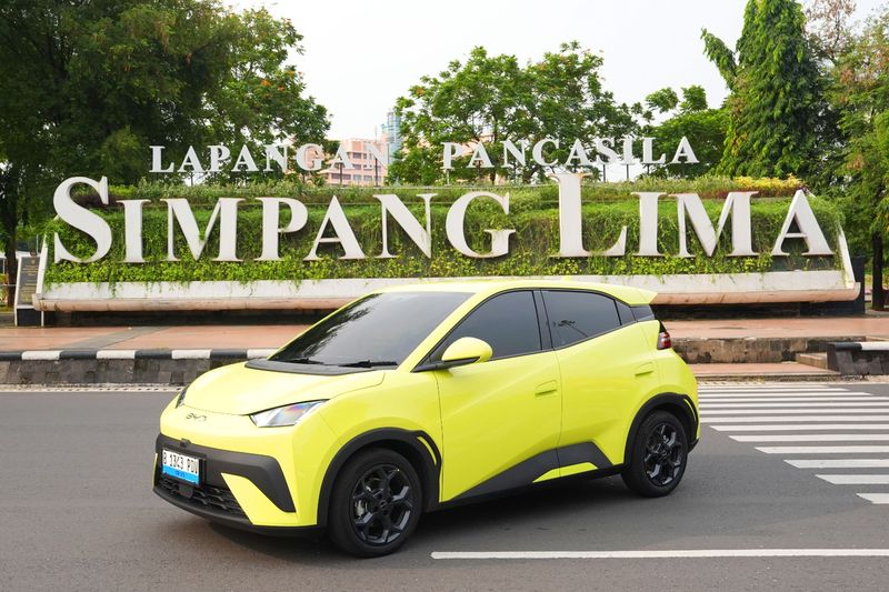 Array,Menperin Targetkan Penjualan Mobil 850 Ribu Unit pada 2026