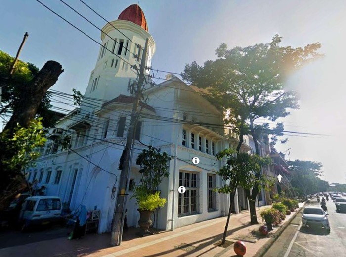 Wisata di Kota Pahlawan, 10 Jejak Sejarah Kemerdekaan Indonesia di Surabaya, 1. Monumen Kapal Selam (Monkasel), 2. Tugu Pahlawan, 3. Jembatan Merah, 4. Penjara Kalisosok, 5. Gedung Bank Mandiri, 6. Gedung Siola (Museum Surabaya), 7. Gedung Internatio, 8. Hotel Majapahit, 9. Gedung Cerutu, 10. Gedung Negara Grahadi