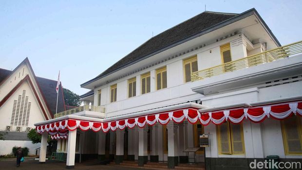 Daftar Museum dan Mal yang Tutup Sementara Selama Aksi Demo di Jakarta, 1. Museum Nasional Indonesia, 2. Museum Perumusan Naskah Proklamasi, 3. Galeri Nasional, 4. MoJA Museum, 5. Mal Atrium Senen