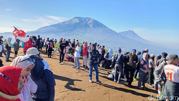 Magelang Nggak Cuma Borobudur! Ini 9 Spot Wisata Estetik untuk Berburu Sunrise Eksotis, 1. Svargabumi Borobudur, 2. Museum dan Kampung Seni Borobudur, 3. Bukit Rhema (Gereja Ayam), 4. Wisata Getek Balong, 5. Punthuk Setumbu, 6. Taman Baca Melek Huruf, 7. Muntilan & "Kota M" Serial Gadis Kretek, 8. Dusun Butuh (Nepal van Java), 9. Gunung Andong